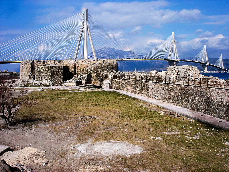 Το κάστρο του Ρίου και ο πύργος της θαλάσσιας πύλης Το κάστρο του Ρίου και ο πύργος της θαλάσσιας πύλης