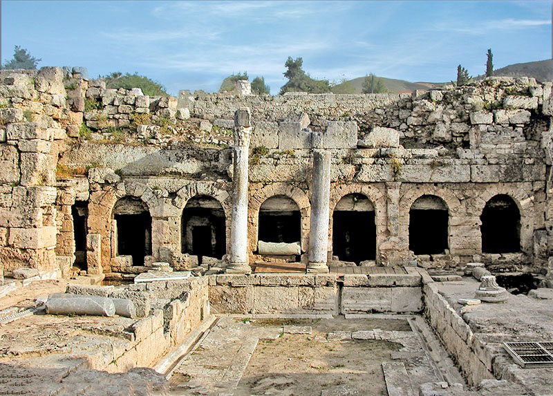 Πρόσοψη της κρήνης της Πειρήνης