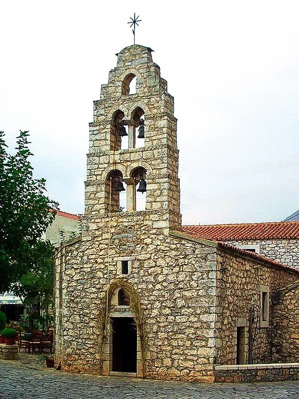 Η εκκλησία των Αγίων Ταξιαρχών στην Αρεόπολη Η εκκλησία των Αγίων Ταξιαρχών στην Αρεόπολη
